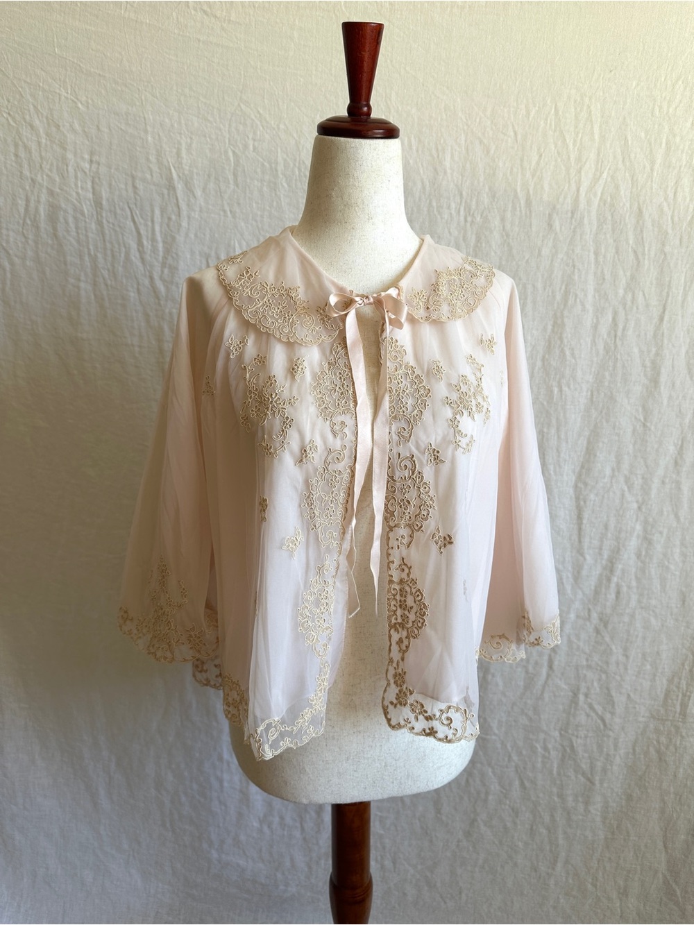 1940’s blush pink bed jacket